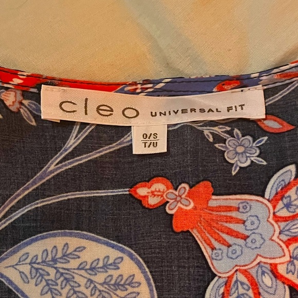 🌹 CLEO Navy, Red and White Floral Shawl with Fringe - Picture 3 of 7